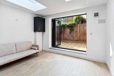 2 bedroom flat for sale, Cavendish Road, London