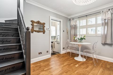 2 bedroom mews for sale, Pembroke Mews, Cologne Road, London