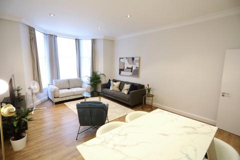 2 bedroom flat to rent, Cheniston Gardens, London