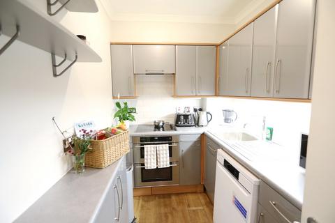 2 bedroom flat to rent, Cheniston Gardens, London