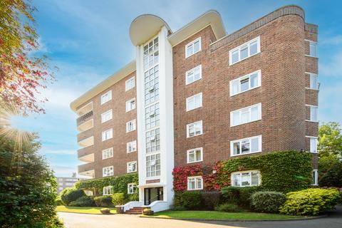 3 bedroom flat to rent, Queens Court, Queens Road, Richmond, Surrey