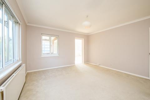 3 bedroom flat to rent, Queens Court, Queens Road, Richmond, Surrey