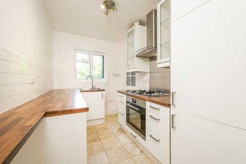 3 bedroom flat to rent, Queens Court, Queens Road, Richmond, Surrey