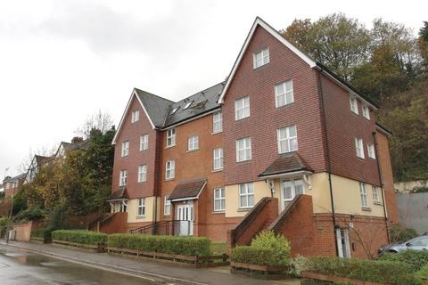 2 bedroom flat to rent, Garlands Road, Redhill