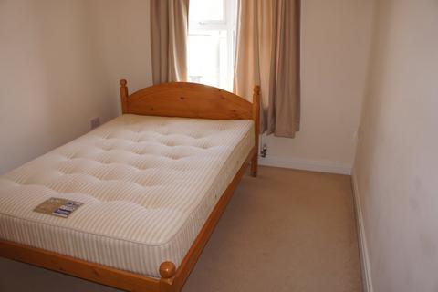 2 bedroom flat to rent, Garlands Road, Redhill