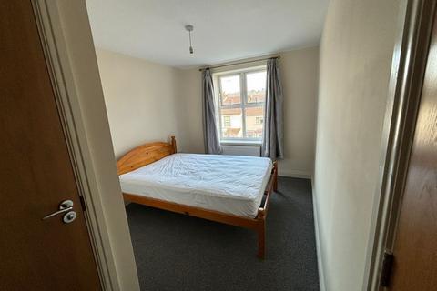 2 bedroom flat to rent, Garlands Road, Redhill