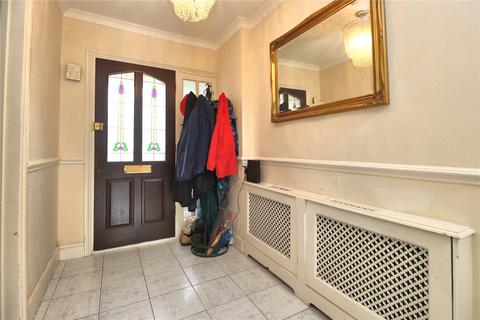 3 bedroom end of terrace house for sale, St Michaels Road, Surrey GU21