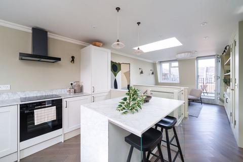 25a Dalling Road, London, W6 0JD