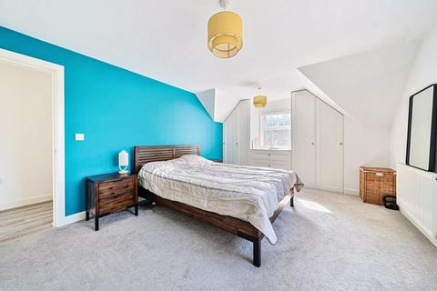 Flat 3, Platinum Apartments, 69 Lower Road, Kenley, CR8 5FF