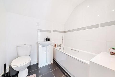 Flat 3, Platinum Apartments, 69 Lower Road, Kenley, CR8 5FF