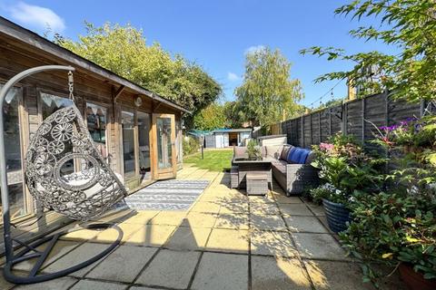 2 bedroom property for sale, Elmbridge Road, Cranleigh