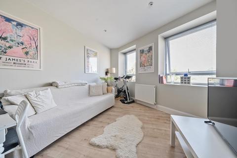 1 bedroom flat for sale, Buckingham House East, The Broadway, Stanmore HA7