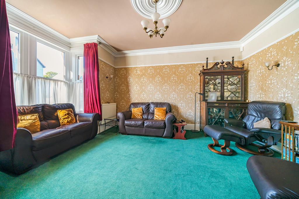 Whitstable Road, Faversham, ME13 4 bed detached house for sale £799,950