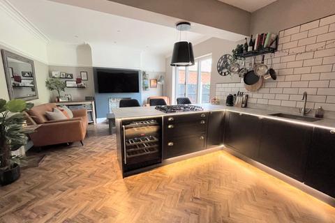 38 Thornhill Road, Sutton Coldfield, B74 3EH