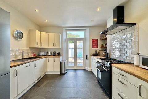 3 Campfield Terrace, Truro, TR1 1HX
