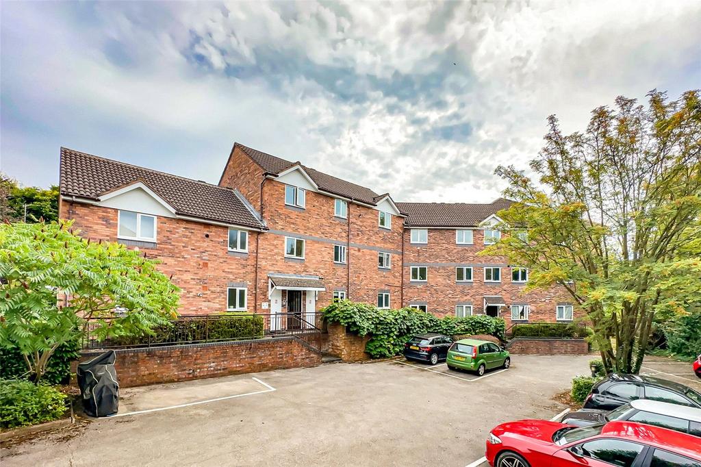 Millers Rise, St. Albans... 2 bed apartment to rent £1,625 pcm (£375 pw)