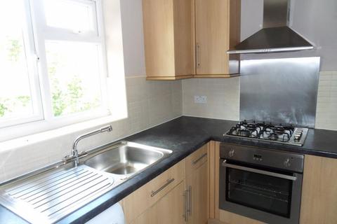 3 bedroom flat to rent, Morecambe Gardens, Stanmore