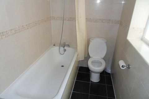 3 bedroom flat to rent, Morecambe Gardens, Stanmore