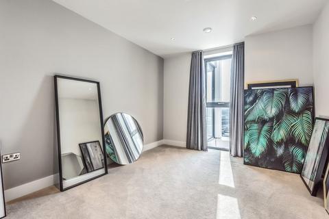 2 bedroom property to rent, Battersea Exchange, London SW8