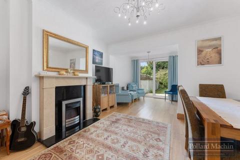 15 Mitchley Grove, South Croydon, CR2 9HS