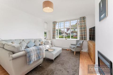 15 Mitchley Grove, South Croydon, CR2 9HS
