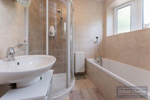 15 Mitchley Grove, South Croydon, CR2 9HS
