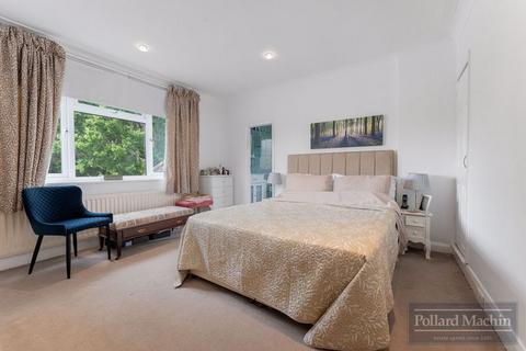 15 Mitchley Grove, South Croydon, CR2 9HS