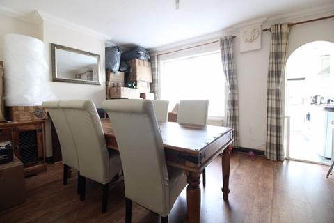 3 bedroom terraced house for sale, Westmorland Avenue, Luton