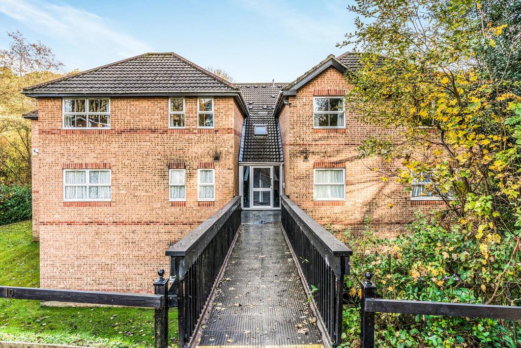 Sholing Area Brook House, Sholing 2 bed apartment - £1,000 pcm (£231 pw)