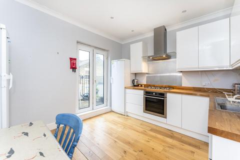 3 bedroom maisonette to rent, St Elmo Road, W12