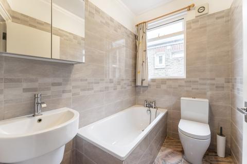 3 bedroom maisonette to rent, St Elmo Road, W12