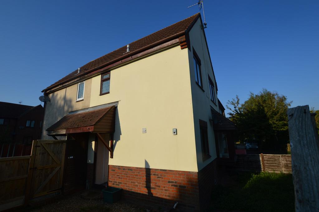 Cleveland Close, Colchester, CO4 2 bed end of terrace house - £1,100 ...