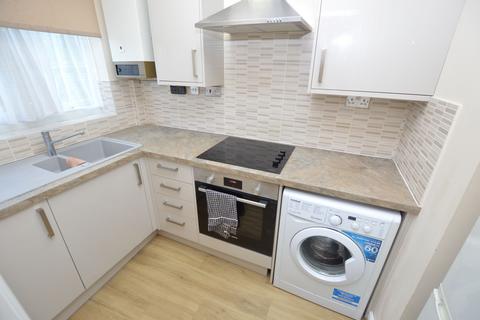 2 bedroom end of terrace house to rent, Cleveland Close, Colchester, CO4