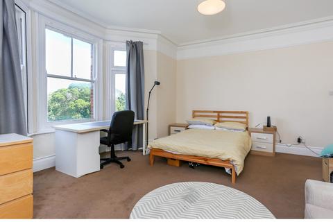 3 bedroom flat to rent, Uxbridge Road, London