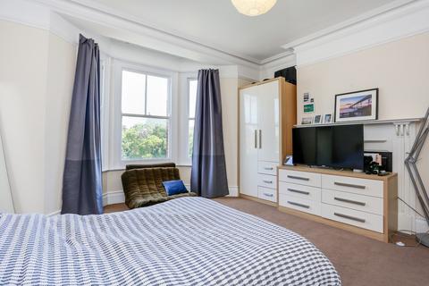 3 bedroom flat to rent, Uxbridge Road, London