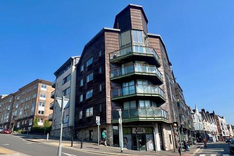 1 bedroom flat for sale, 46 Ebrington Street, Plymouth. A fabulous 1 bedroomed flat on 4th floor with a LIFT! Brilliantly central location