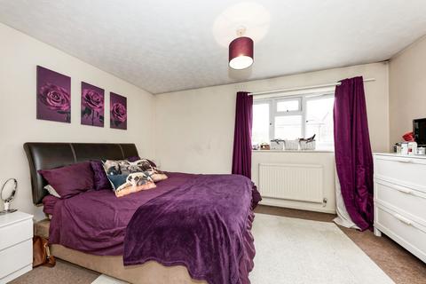 2 bedroom link detached house to rent, Sandringham Way