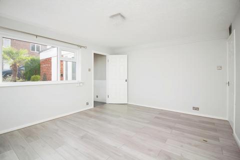 2 bedroom flat for sale, Poplars Close, Leicester, LE6