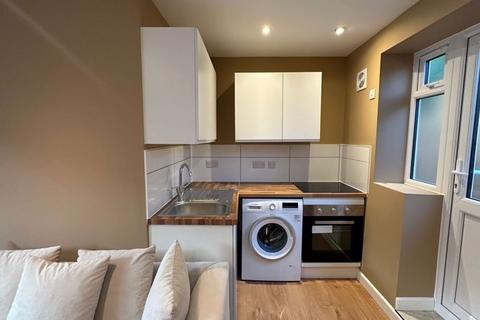 1 bedroom apartment to rent, Hurstfield Crescent, Hayes, UB4