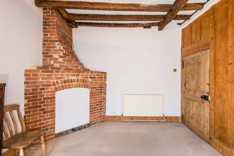 2 bedroom terraced house to rent, St Swithun Street, Winchester