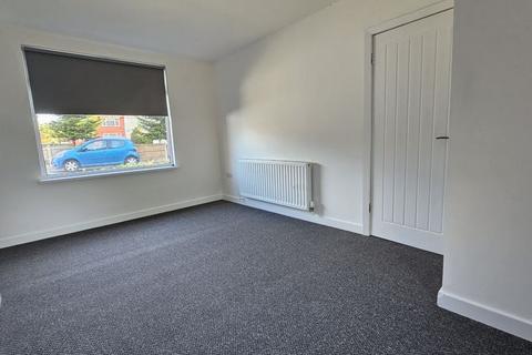 3 bedroom semi-detached house to rent, Fielden Avenue, Mansfield, NG19 7LB