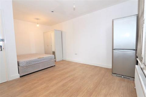 2 bedroom flat to rent, Lymington Avenue, Wood Green N22