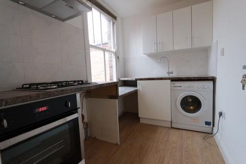 2 bedroom flat to rent, Lymington Avenue, Wood Green N22