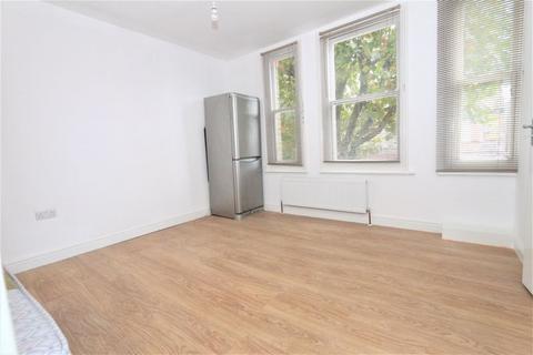 2 bedroom flat to rent, Lymington Avenue, Wood Green N22