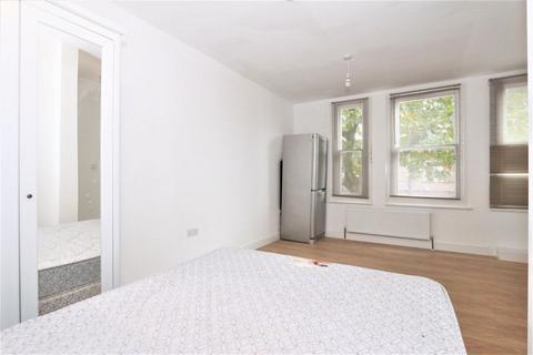 2 bedroom flat to rent, Lymington Avenue, Wood Green N22