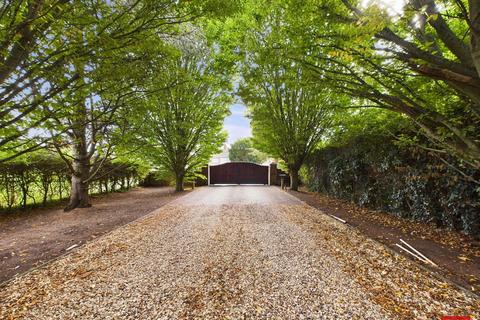 4 bedroom villa for sale, Tewkesbury Road, Gloucester GL2