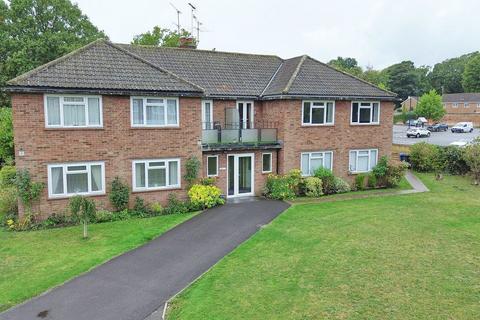 2 bedroom flat for sale, Church Road, Fleet GU51