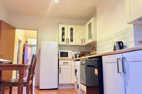 2 bedroom apartment to rent, Kyverdale Road, N16