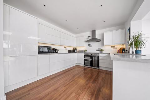 201 Gander Green Lane, Sutton, SM1 2EZ