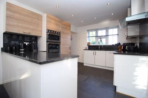 18 Firs Drive, Hedge End, Southampton, SO30 4QL
